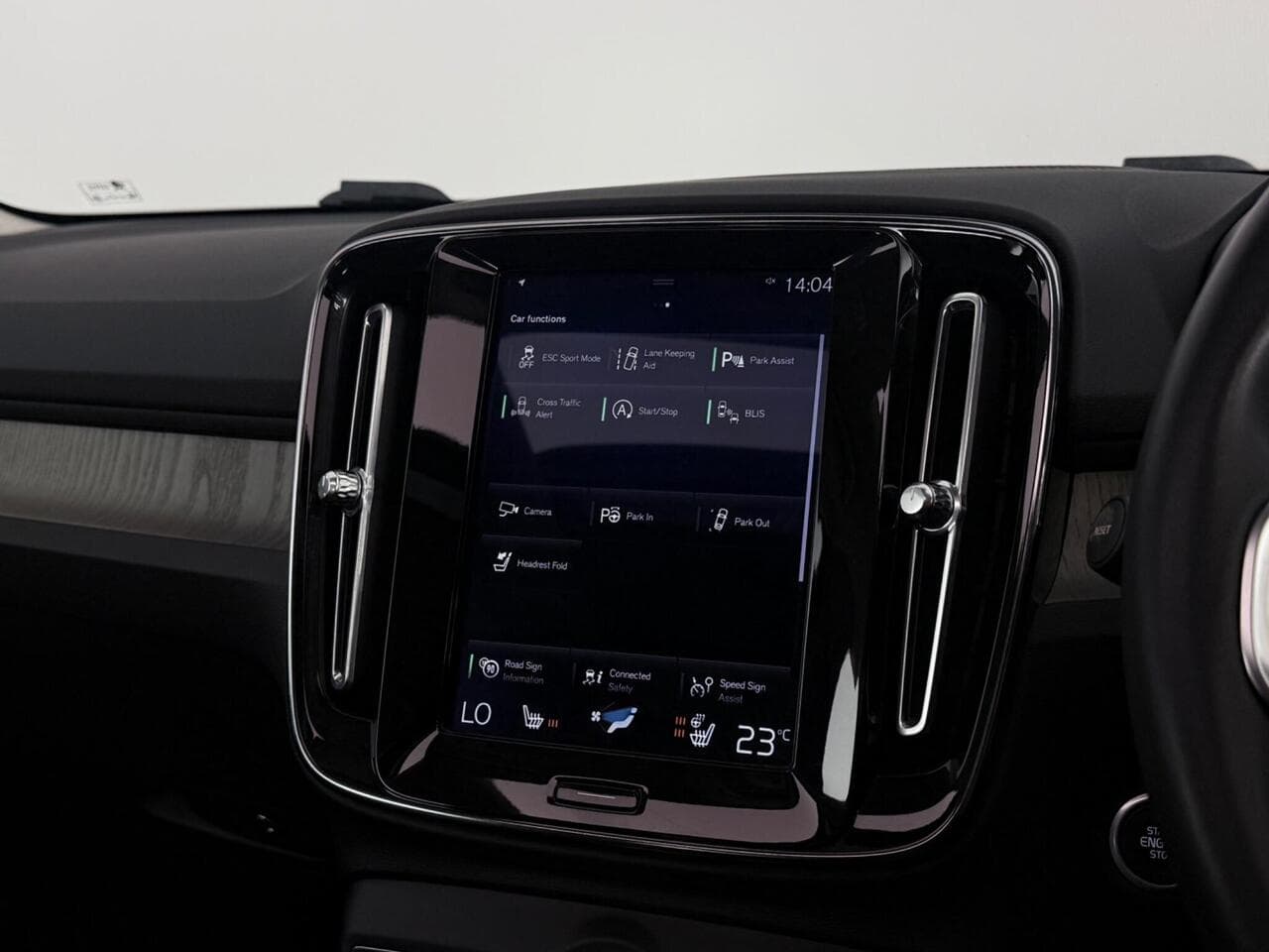 Volvo XC40 thumbnail Infotainment System