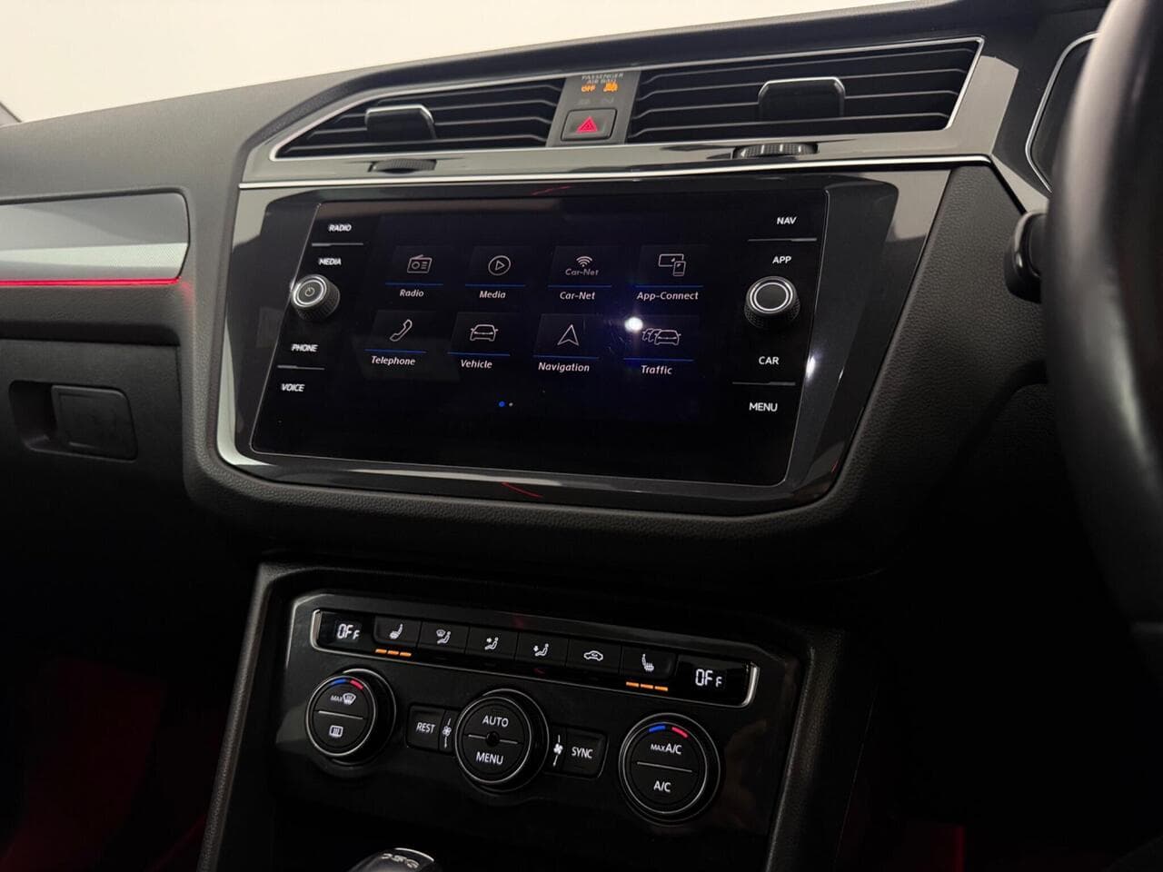 Volkswagen Tiguan thumbnail Infotainment System