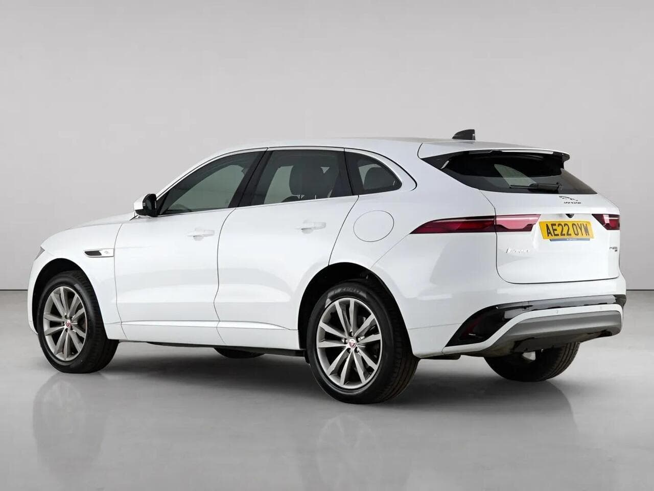 Jaguar F-PACE thumbnail Rear Left