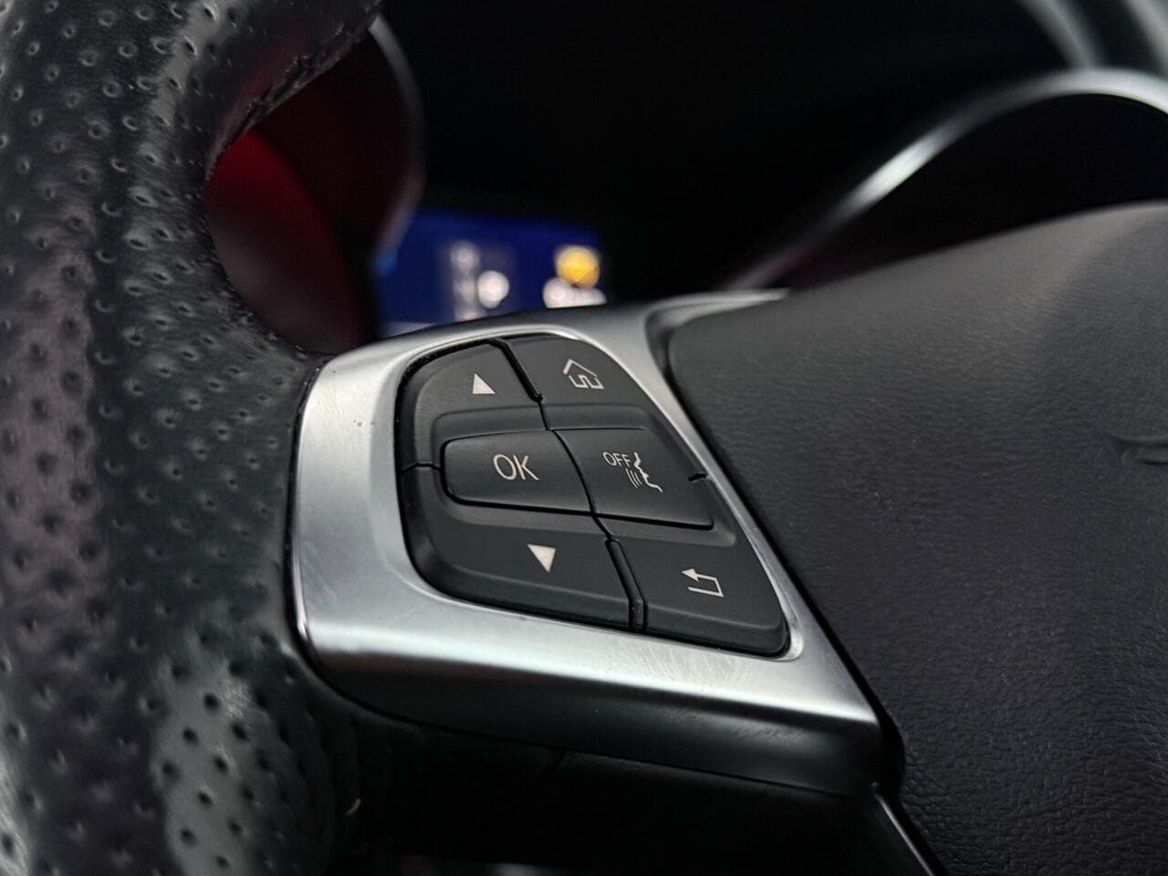 Mercedes-Benz GLC thumbnail Misc Controls