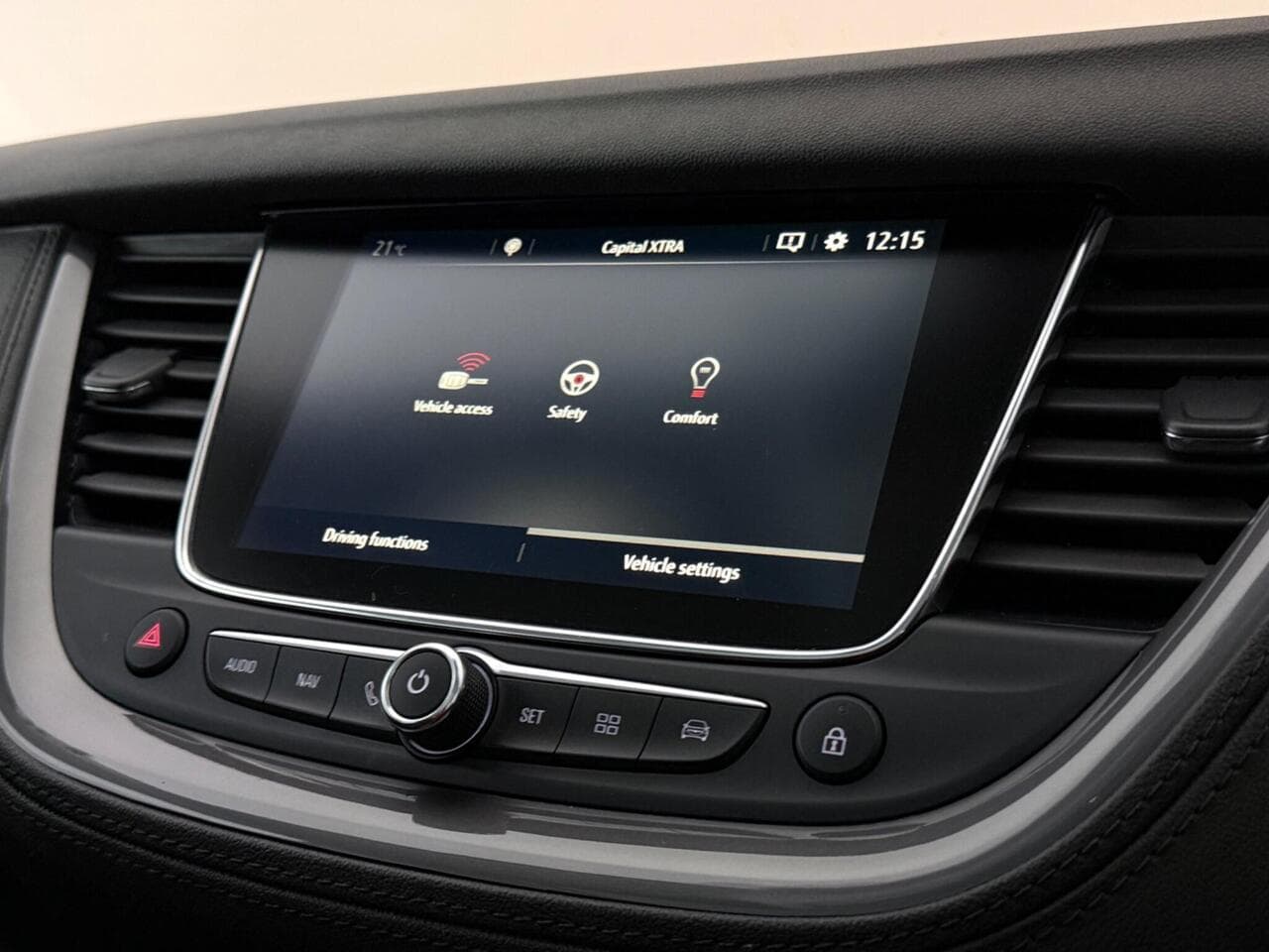 Vauxhall Grandland X thumbnail Infotainment System