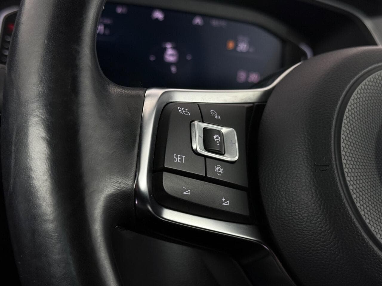 Volkswagen Tiguan thumbnail Misc Controls