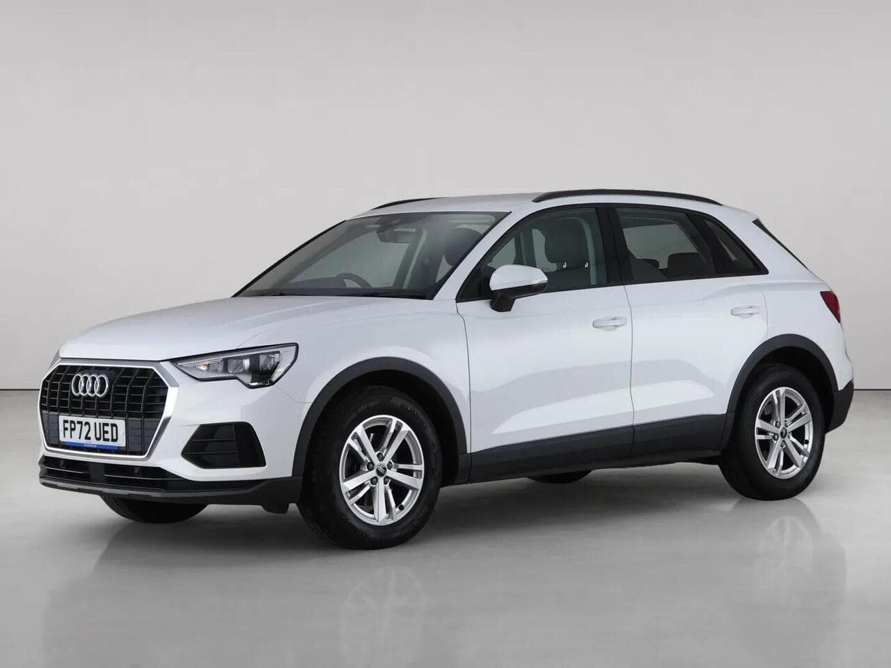 Audi Q3 thumbnail Front Left