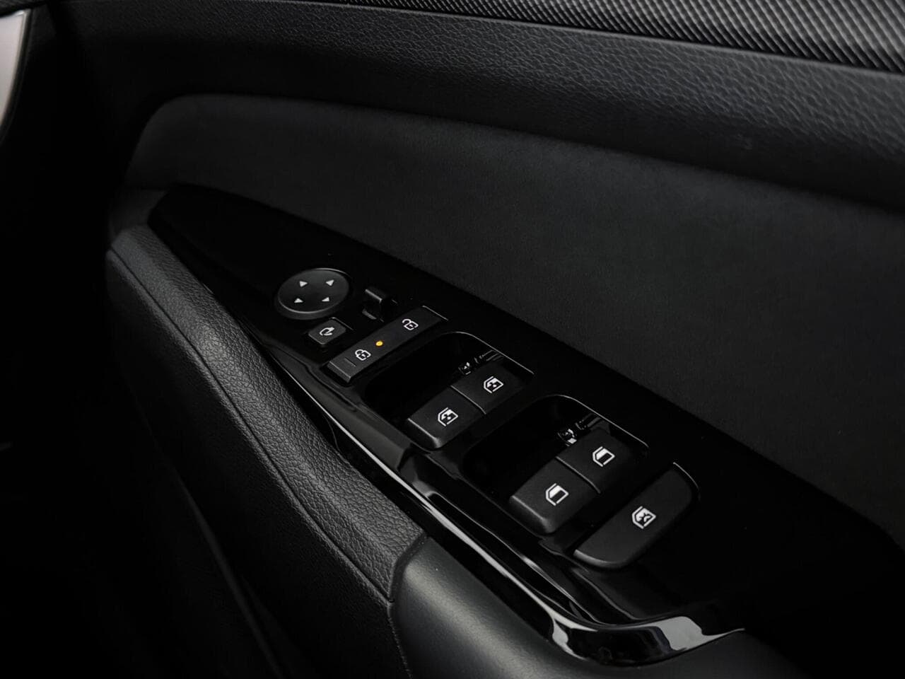 Kia Sportage thumbnail Misc Controls
