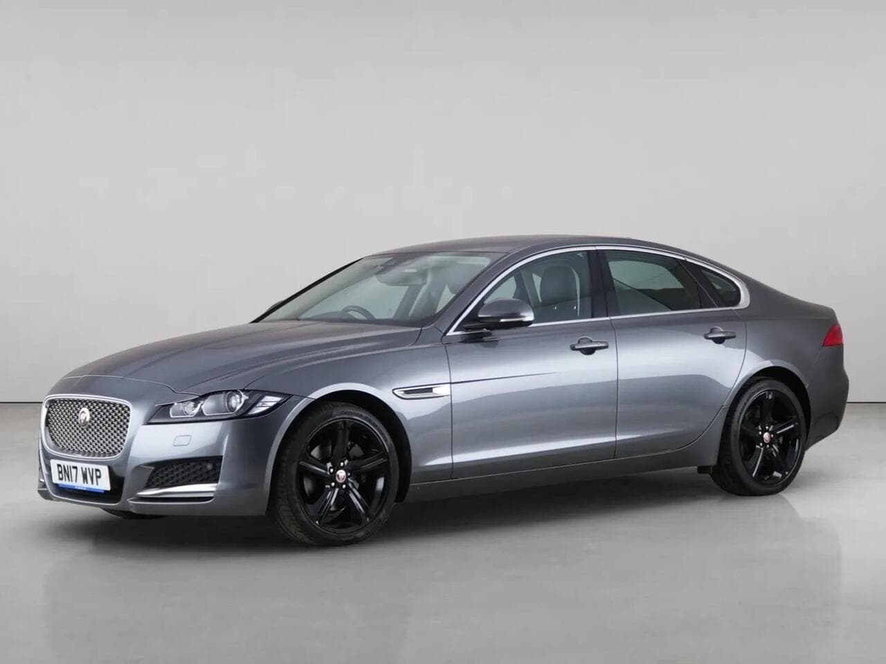 Jaguar XF thumbnail Front Left