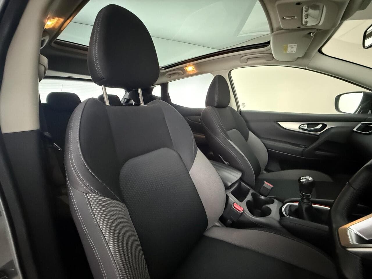 Nissan Qashqai thumbnail Seat Driver
