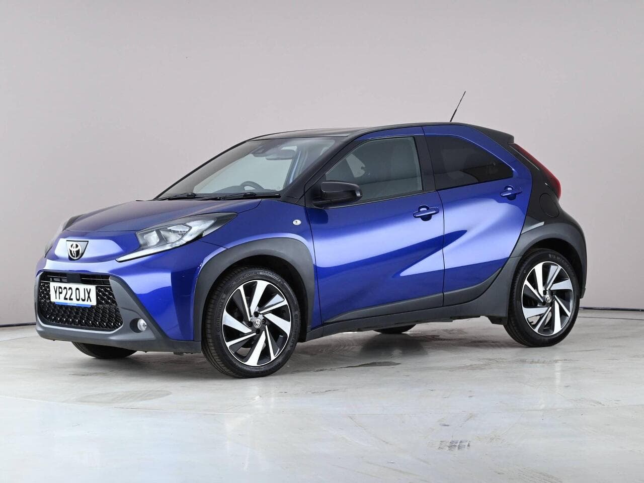Toyota Aygo X thumbnail Front Left
