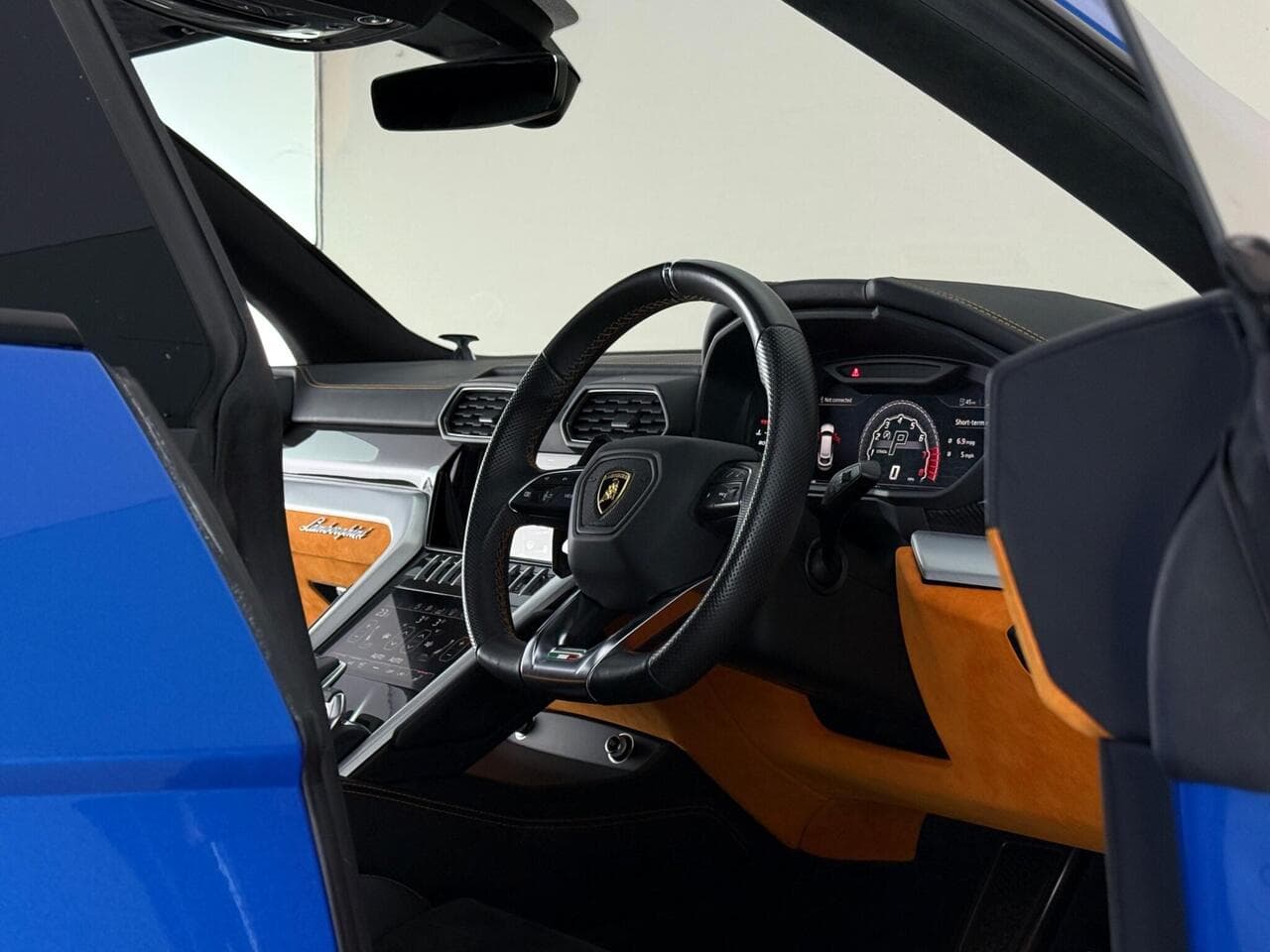 Lamborghini Urus thumbnail Interior Front