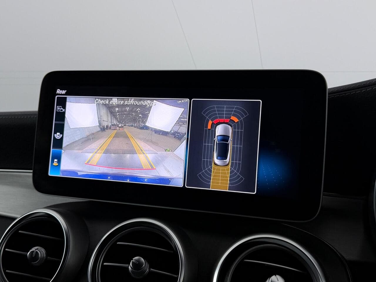Mercedes-Benz C Class thumbnail Infotainment System