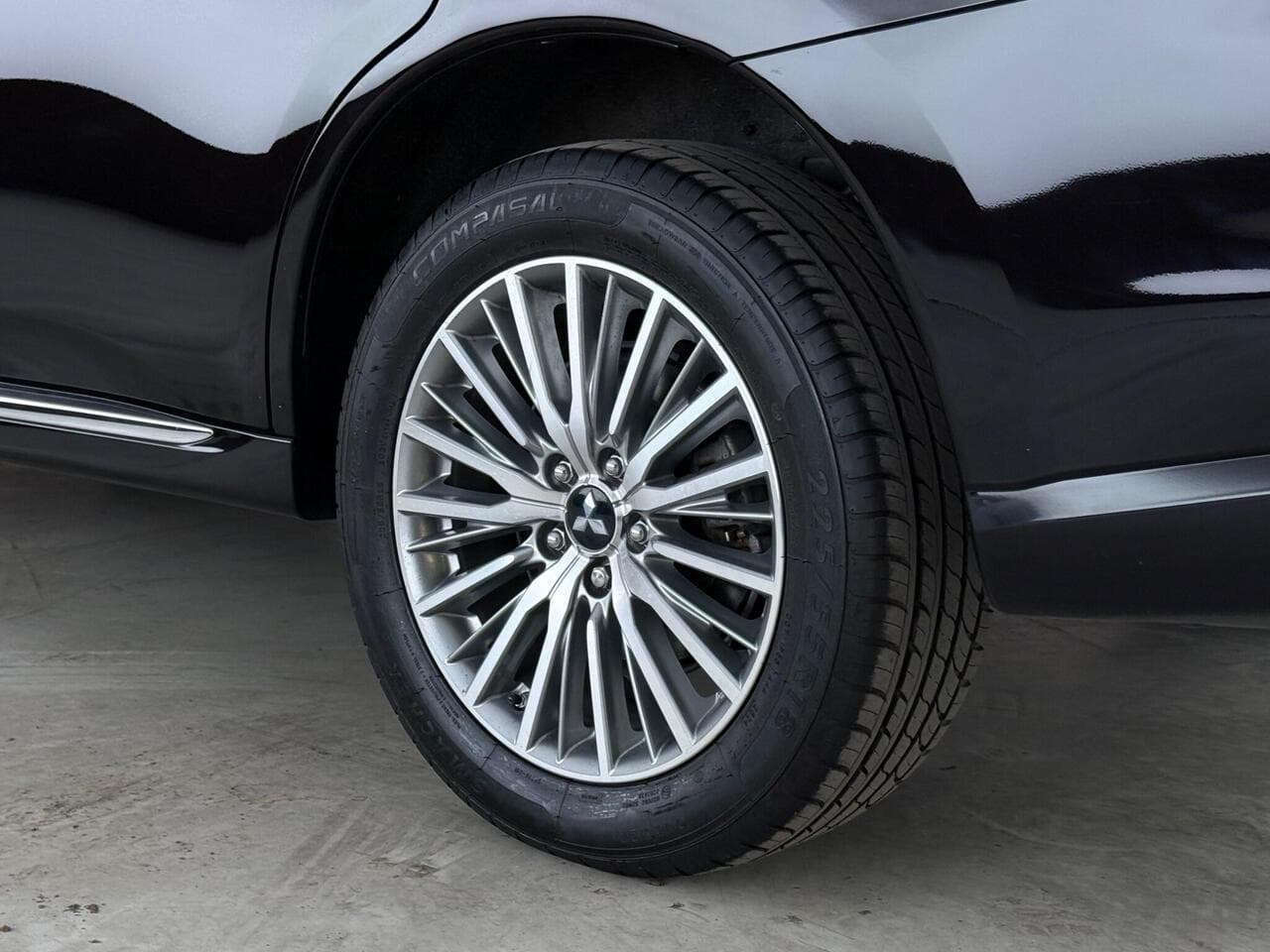 Mitsubishi Outlander thumbnail Wheel