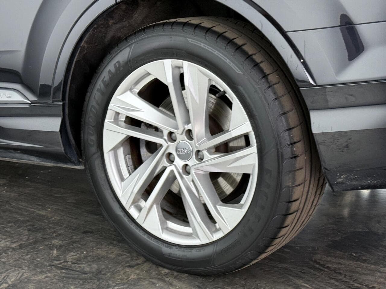 Audi Q7 thumbnail Wheel