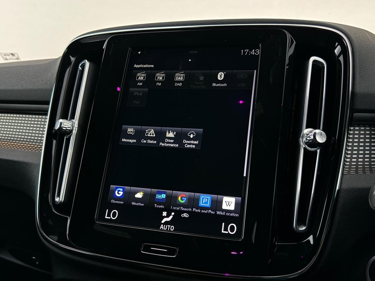 Volvo XC40 thumbnail Infotainment System