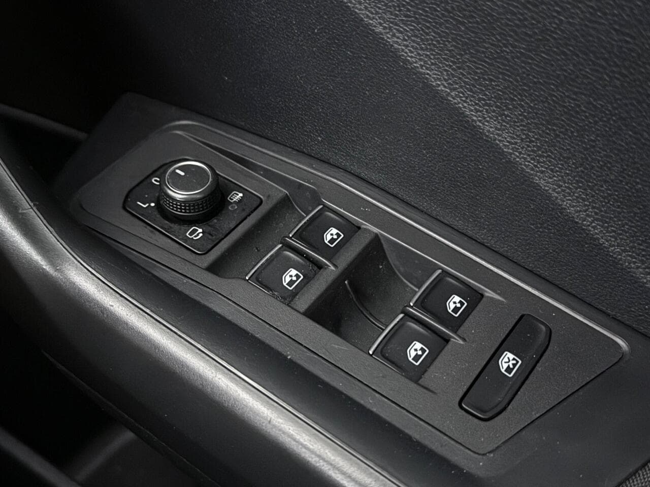 Volkswagen T-Roc thumbnail Misc Controls
