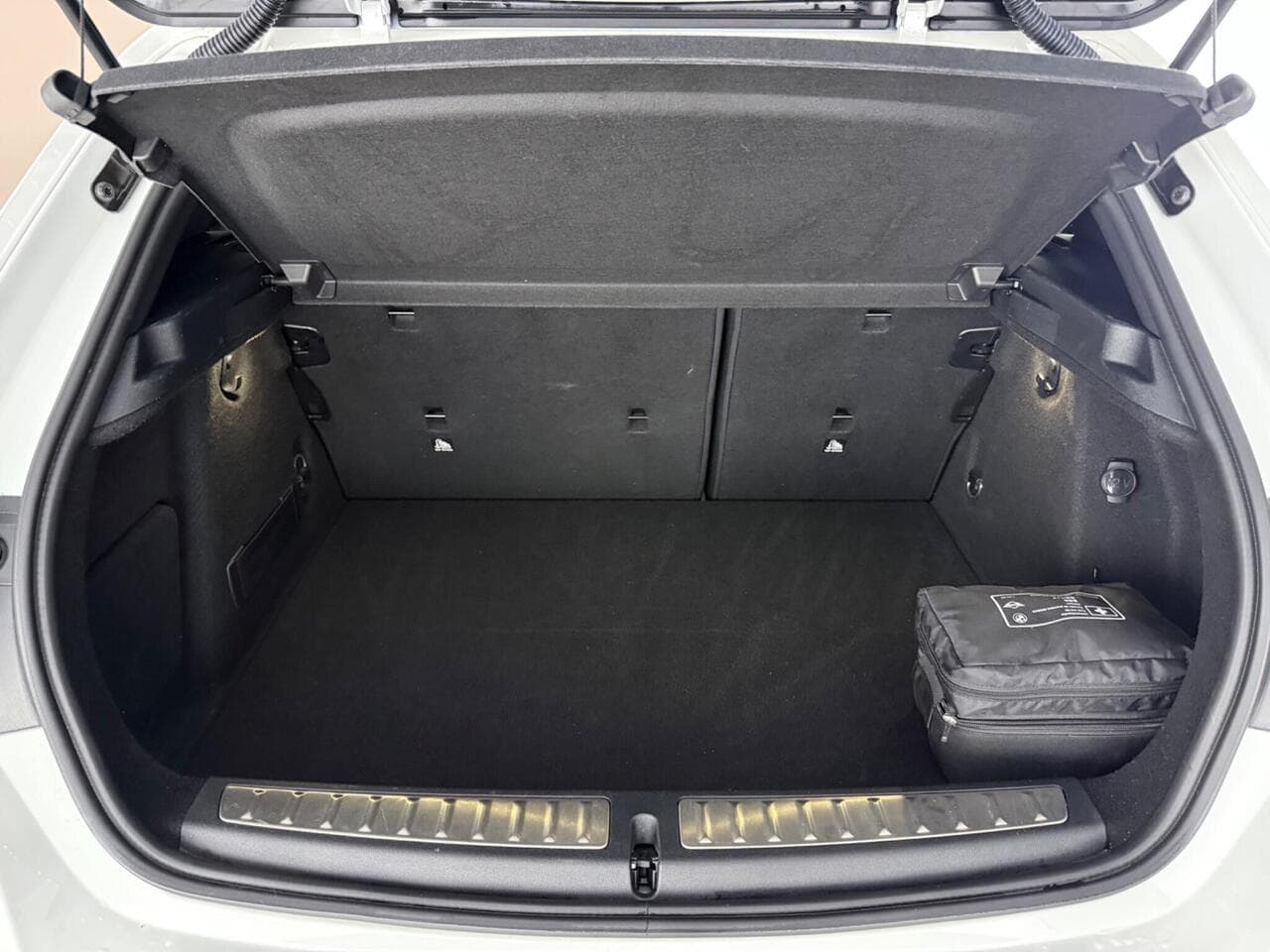 BMW 1 Series thumbnail Boot