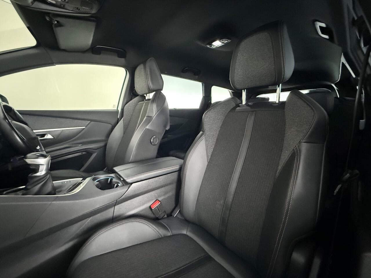 Peugeot 5008 thumbnail Seat Front Passenger