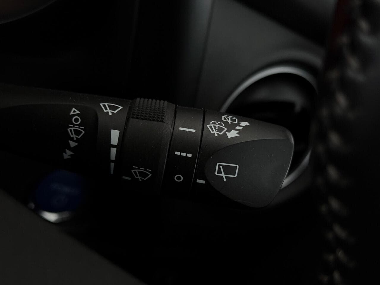 Toyota Auris thumbnail Misc Controls