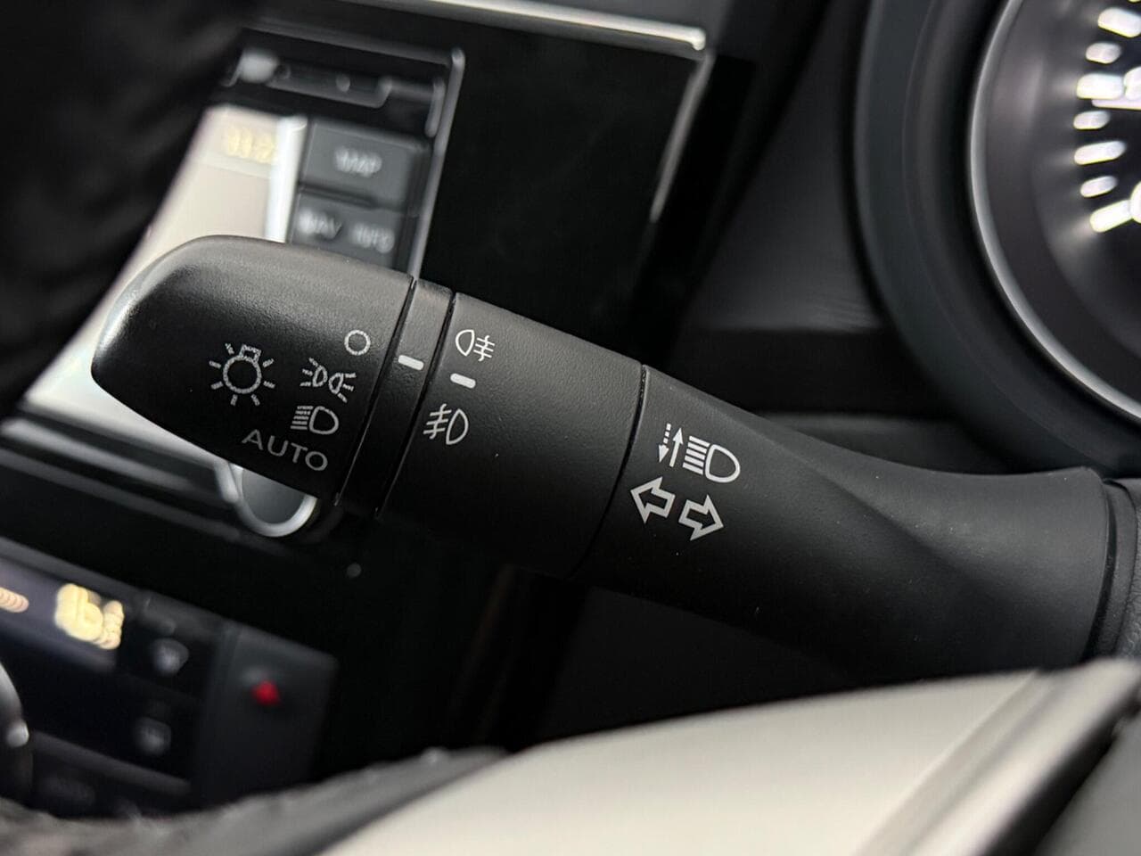 Nissan Pulsar thumbnail Misc Controls
