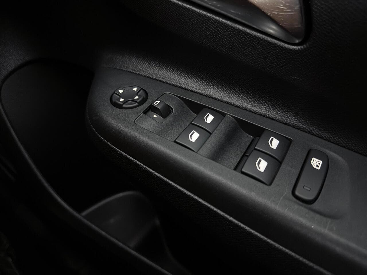 Vauxhall Corsa thumbnail Misc Controls