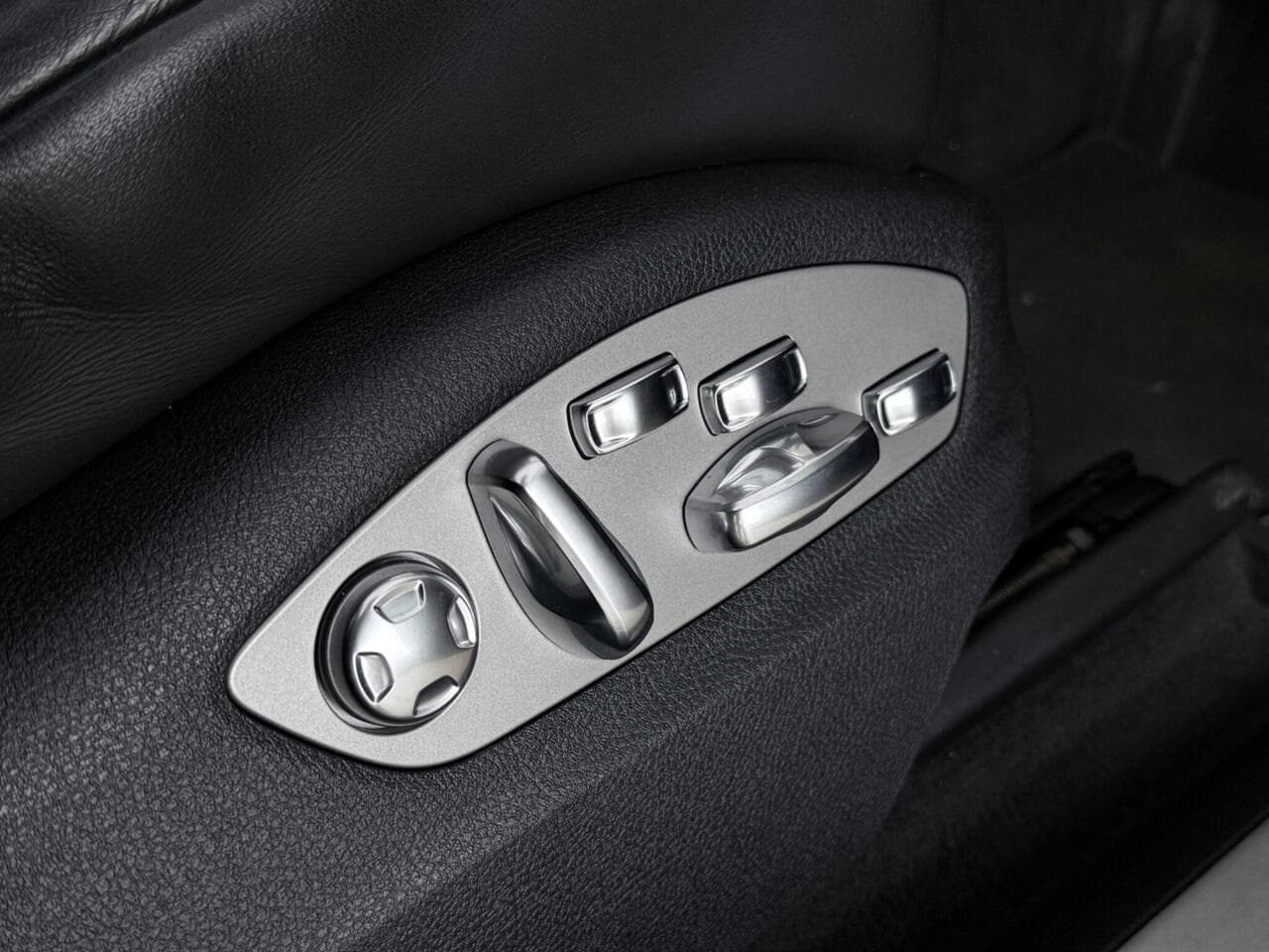 Porsche Macan thumbnail Keys