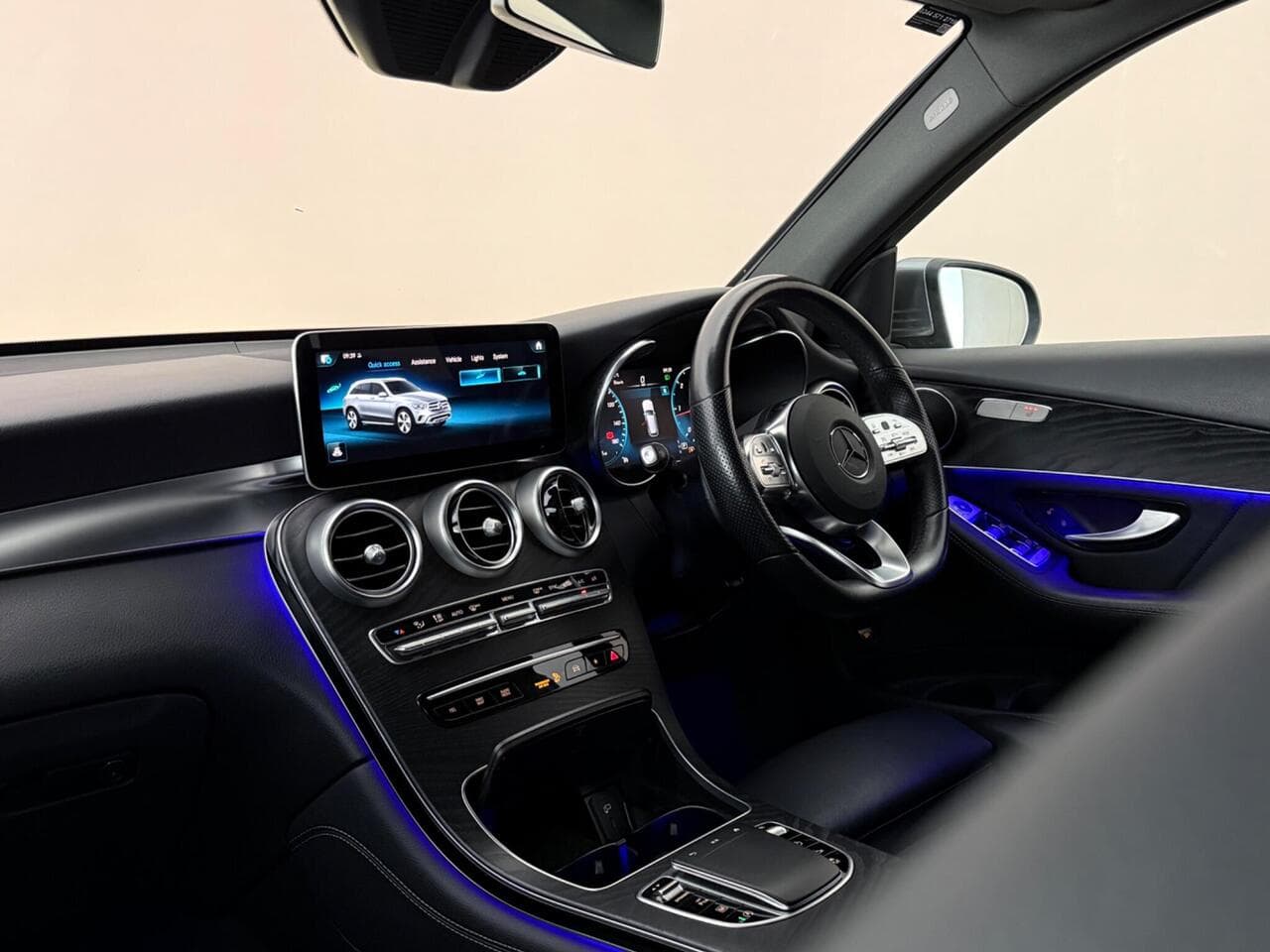 Mercedes-Benz GLC thumbnail Interior Front