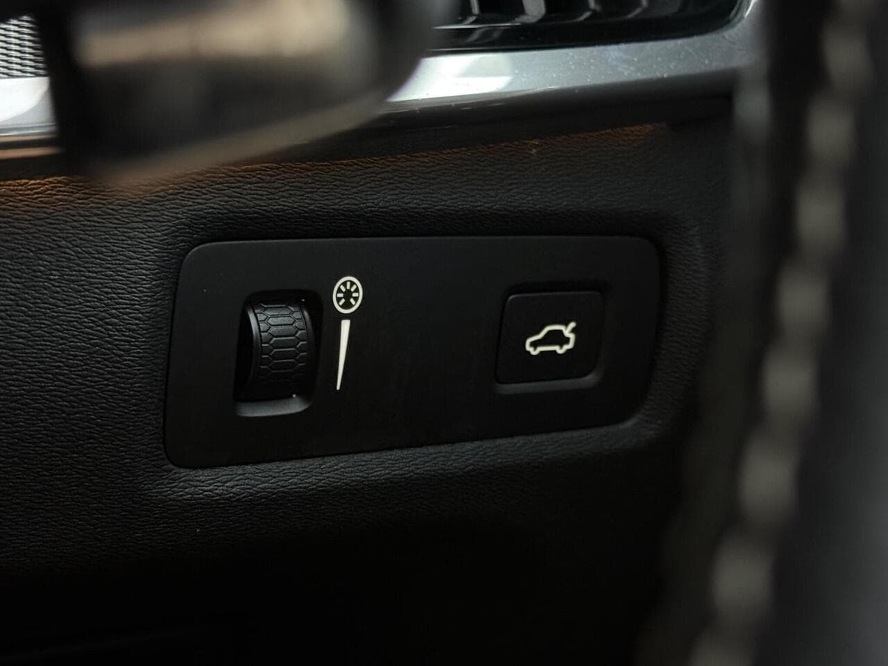 Volvo S90 thumbnail Misc Controls