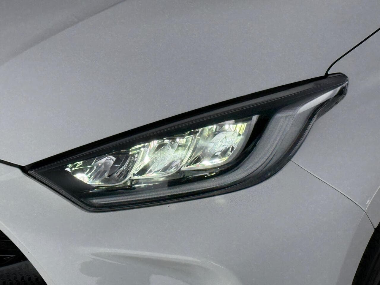Toyota Yaris thumbnail Lights Front