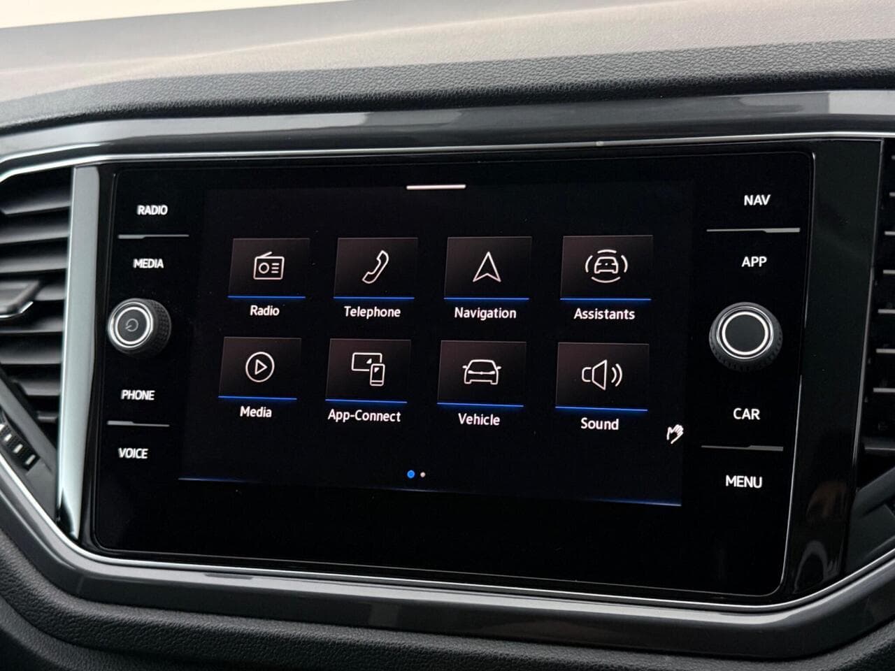 Volkswagen T-Roc thumbnail Infotainment System