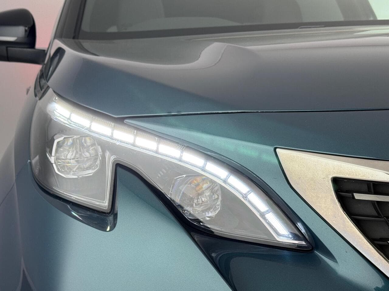Peugeot 5008 thumbnail Lights Front