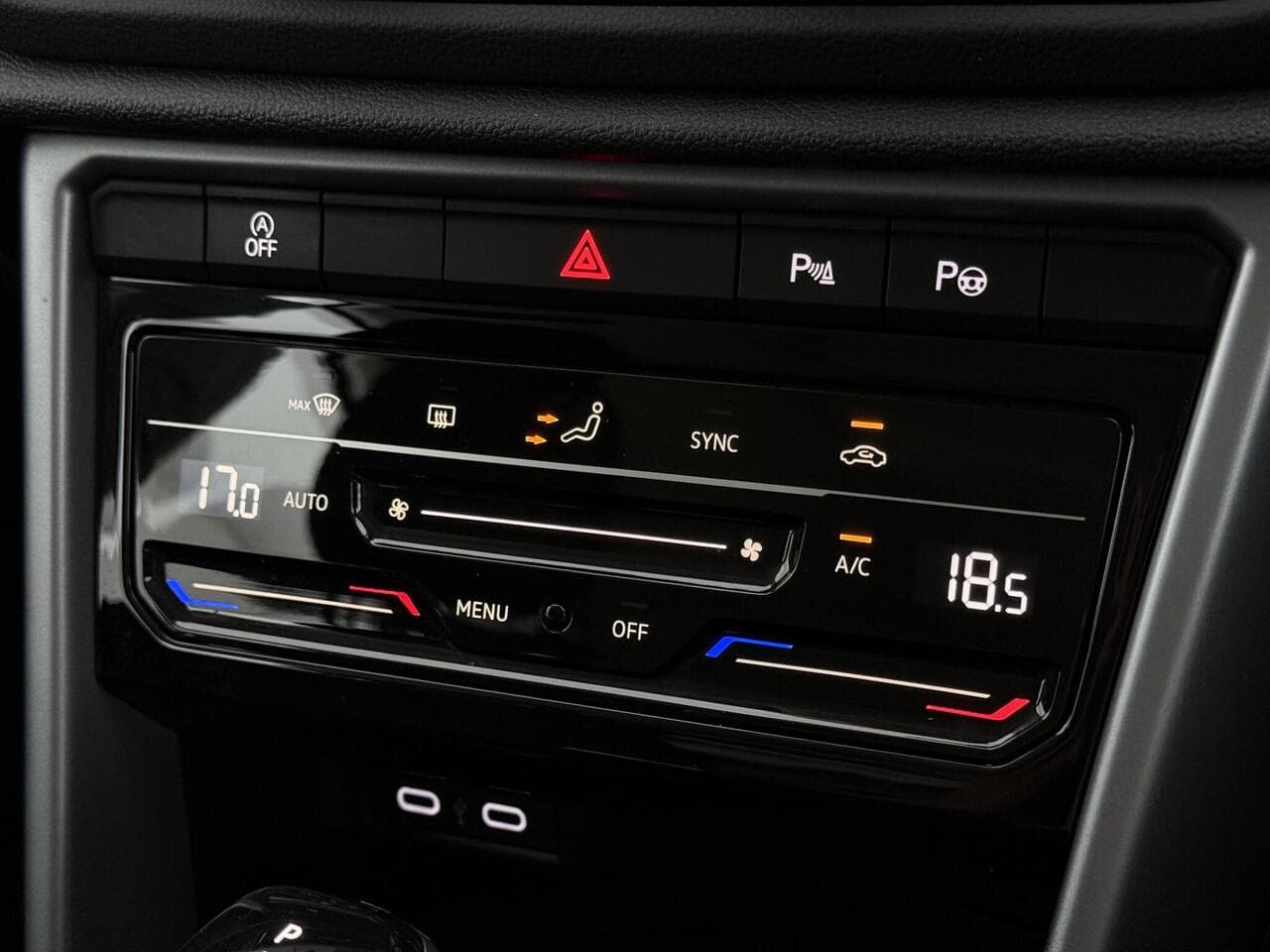 Volkswagen T-Roc thumbnail Infotainment System