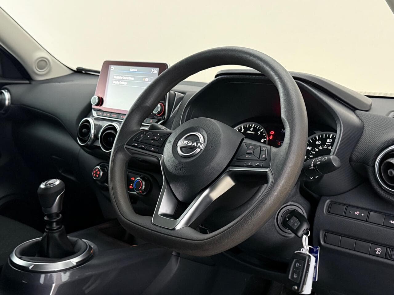 Nissan Juke thumbnail Steering Wheel