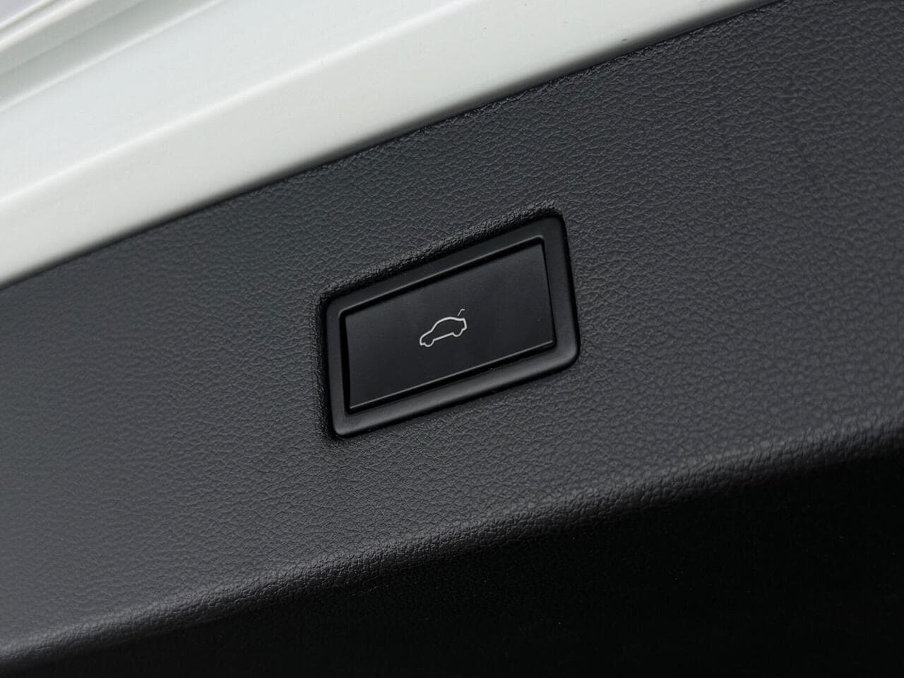 Volkswagen Tiguan thumbnail Misc Controls