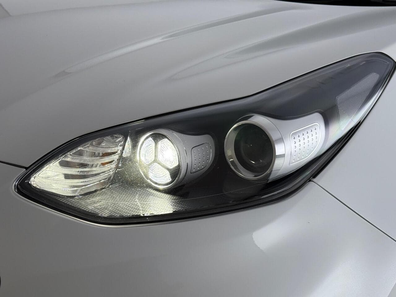 Kia Sportage thumbnail Lights Front