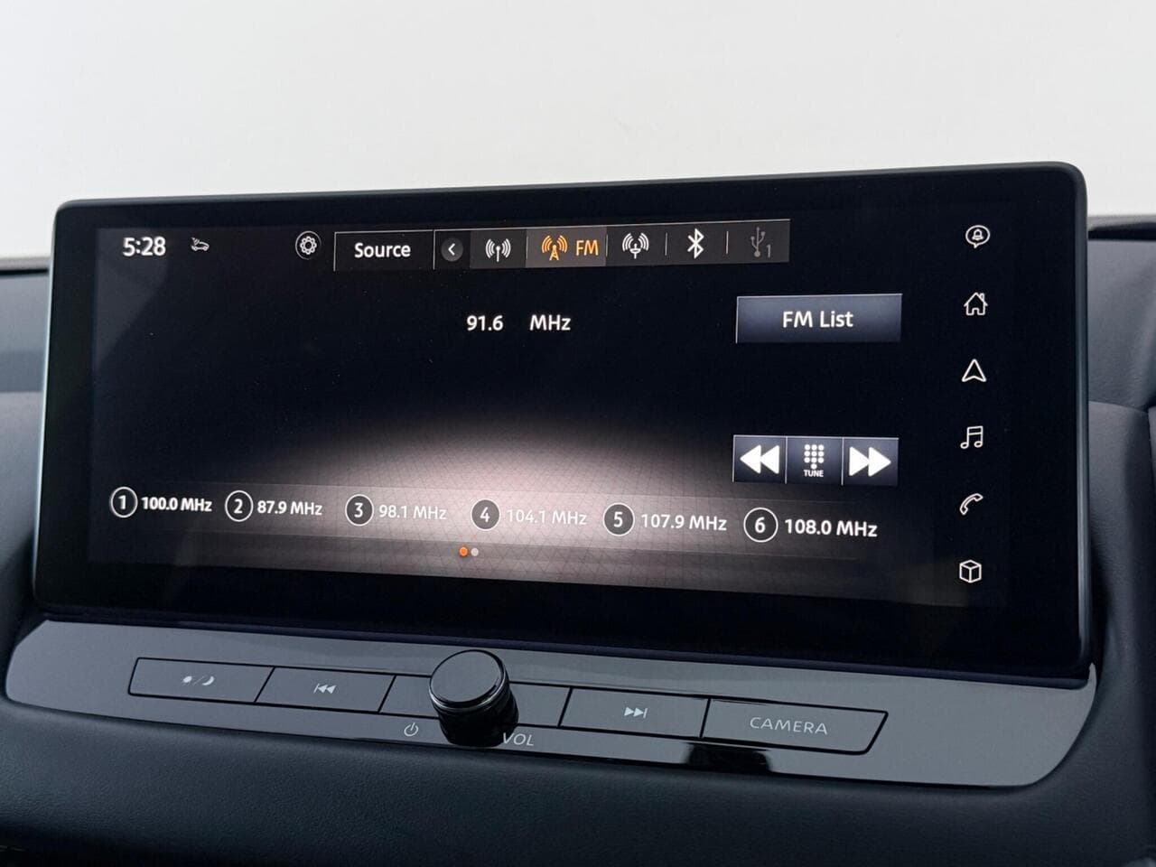 Nissan Qashqai thumbnail Infotainment System