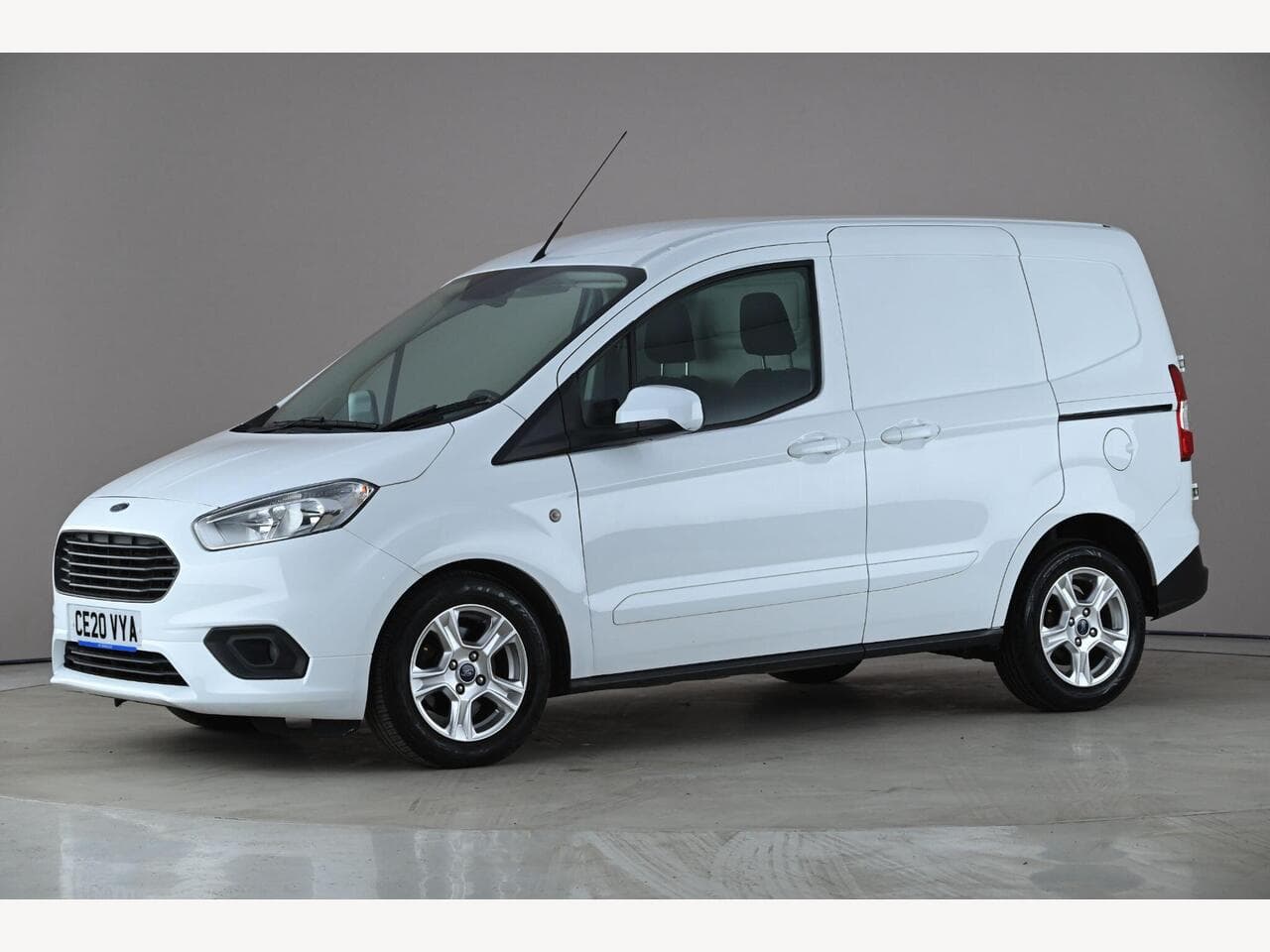 Ford Transit Courier thumbnail Front Left