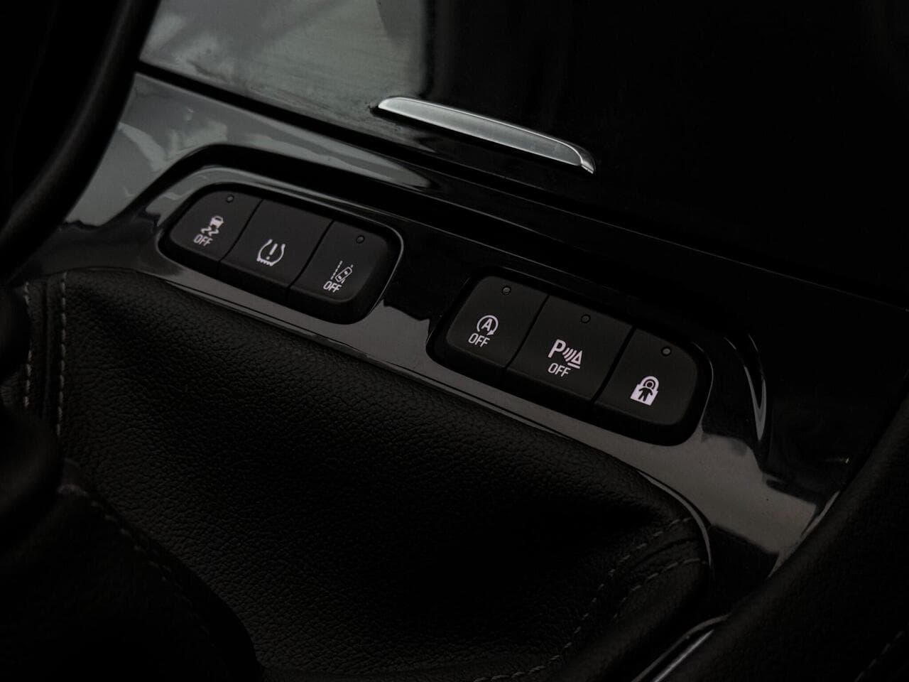 Vauxhall Grandland X thumbnail Misc Controls
