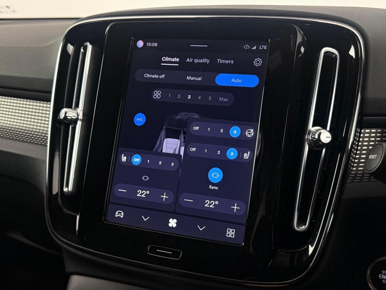 Volvo XC40 thumbnail Infotainment System