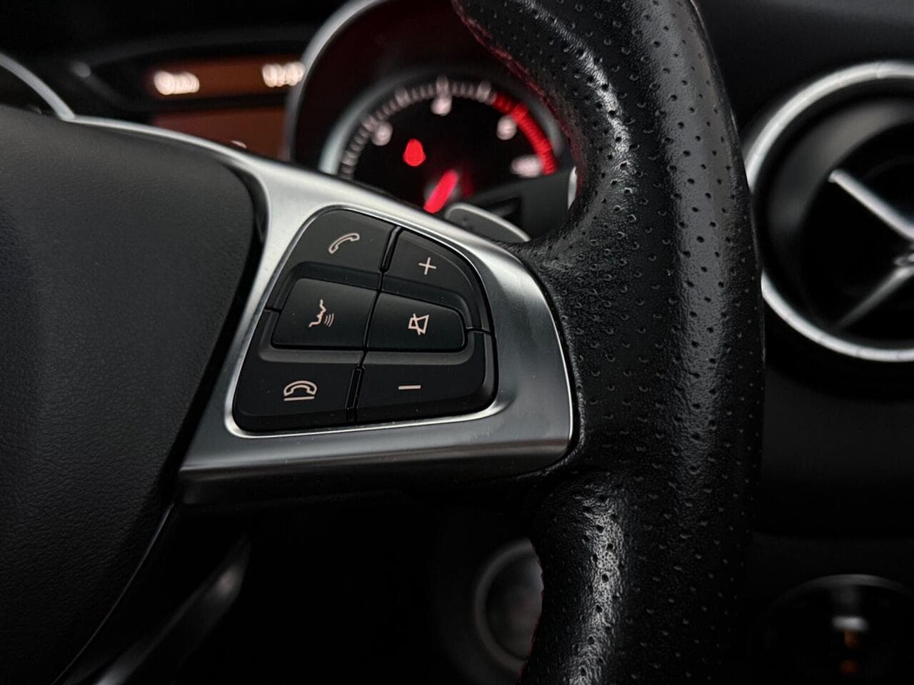 Mercedes-Benz CLA thumbnail Misc Controls
