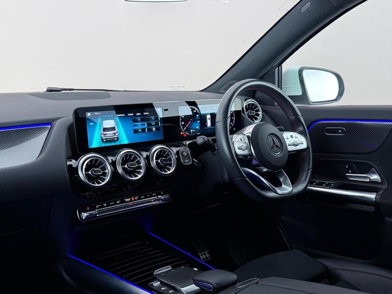 Mercedes-Benz GLA thumbnail Interior Front