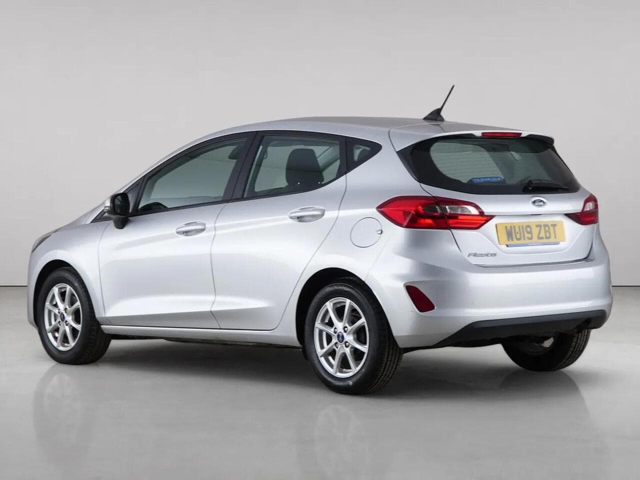Ford Fiesta thumbnail Rear Left