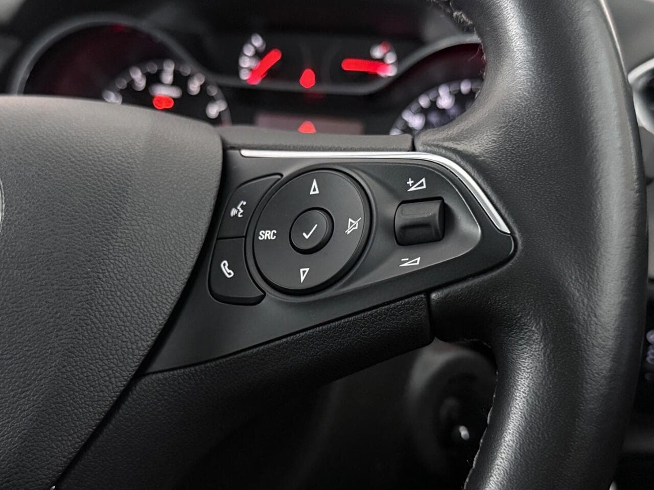 Vauxhall Grandland X thumbnail Misc Controls