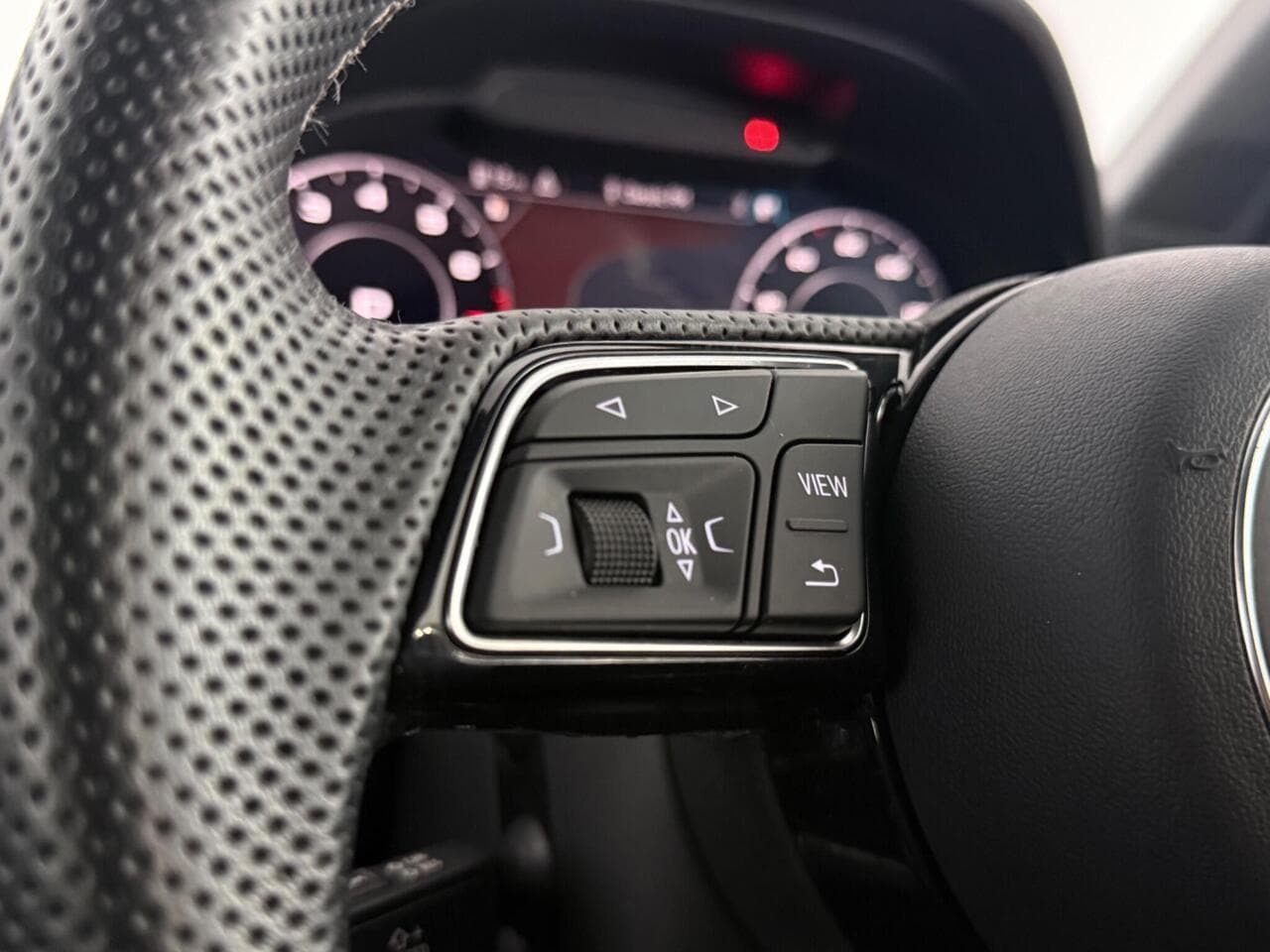 Audi Q2 thumbnail Misc Controls
