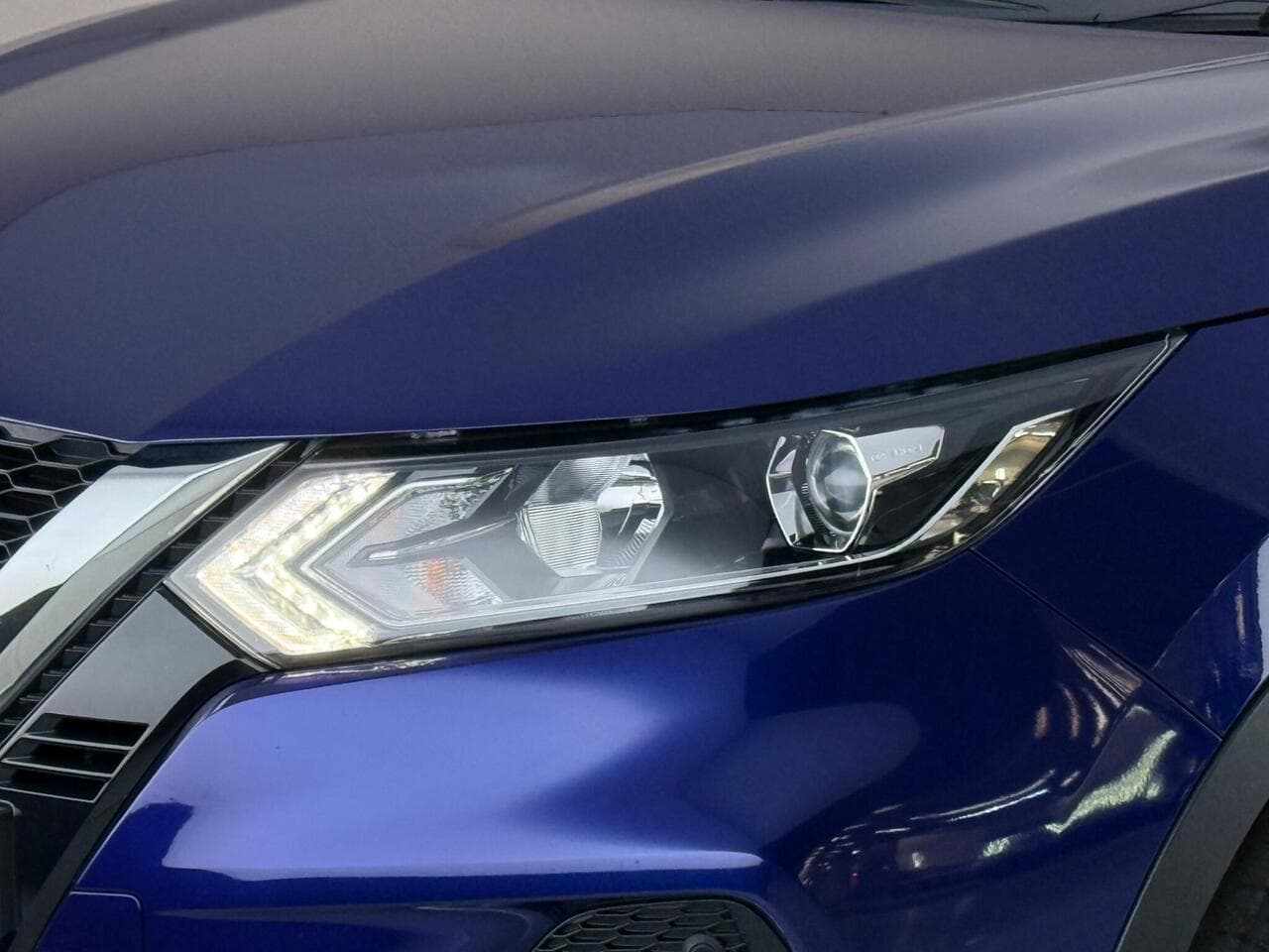 Nissan Qashqai thumbnail Lights Front