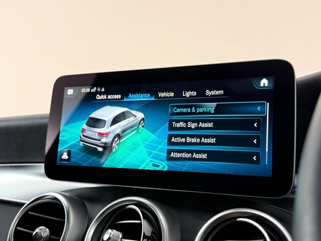 Mercedes-Benz GLC thumbnail Infotainment System