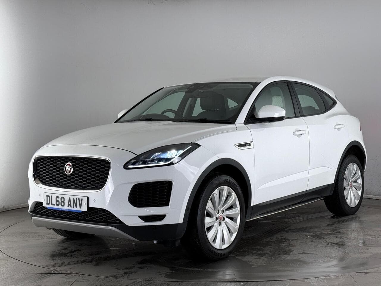 Jaguar E-PACE thumbnail Front Left