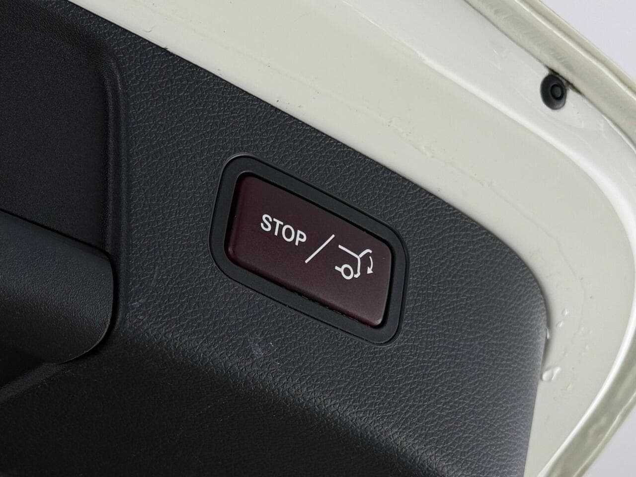 Mercedes-Benz GLA thumbnail Misc Controls