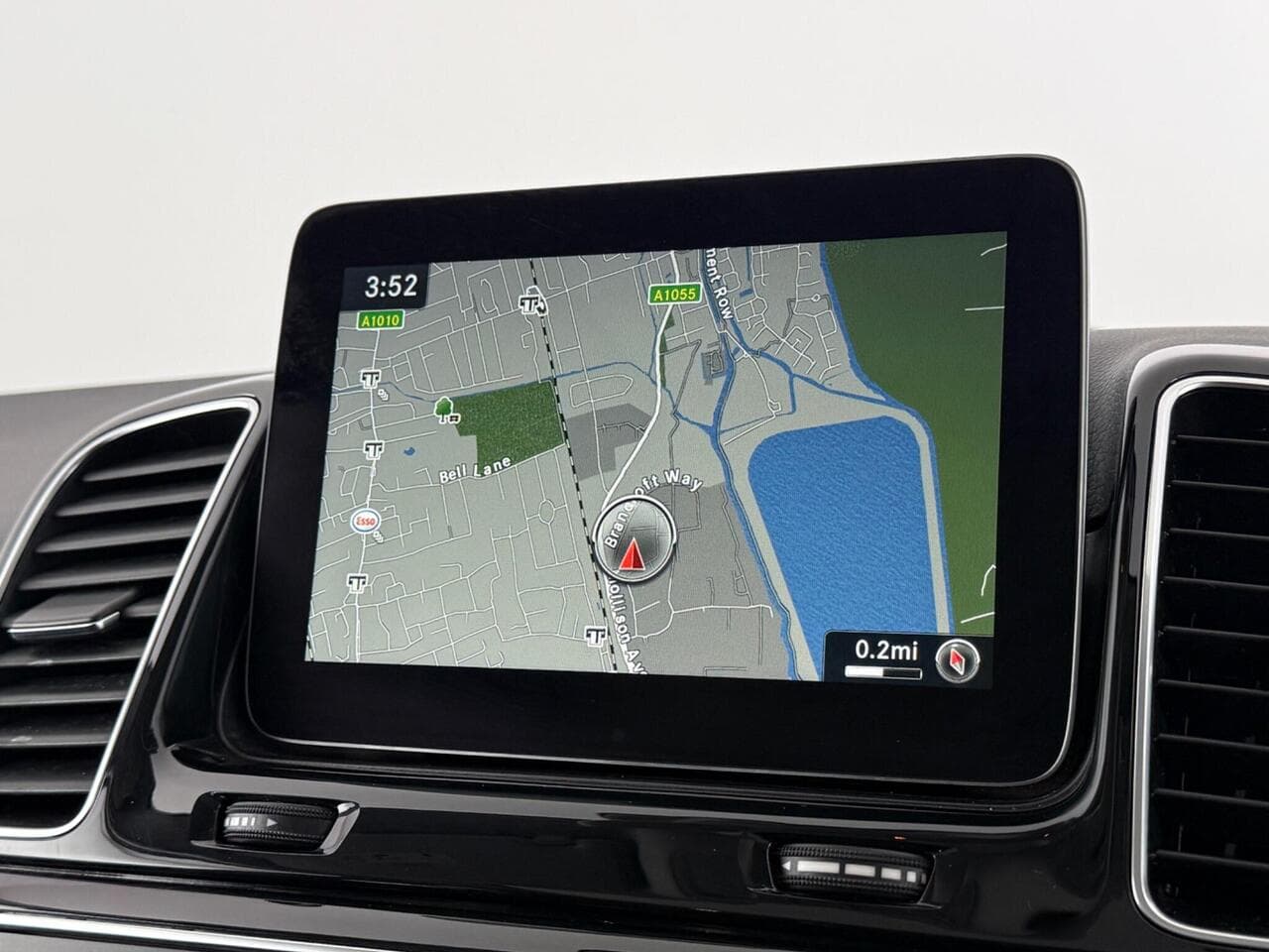 Mercedes-Benz GLE thumbnail Infotainment System