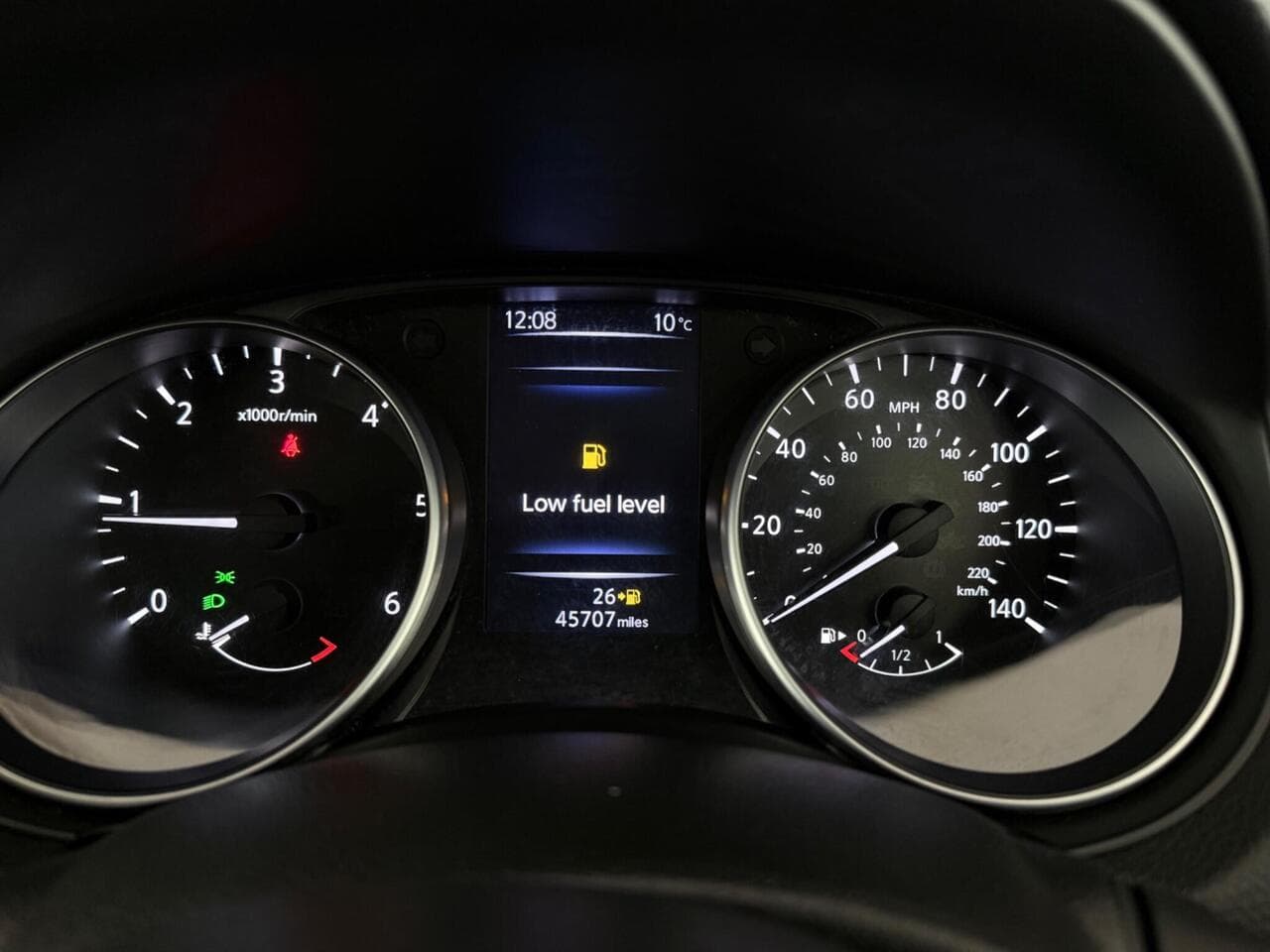 Nissan Qashqai thumbnail Driver Instruments