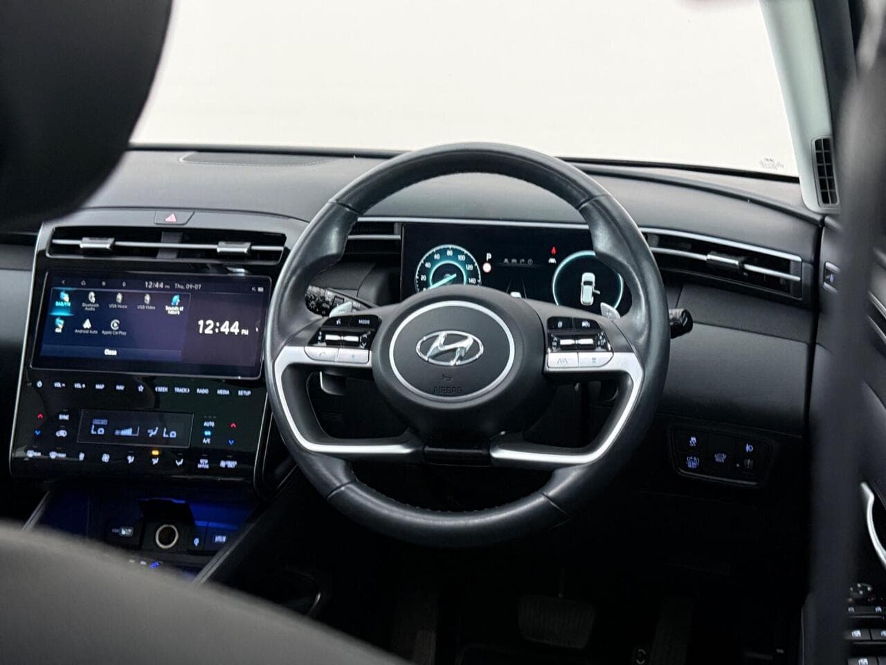 Hyundai TUCSON thumbnail Steering Wheel