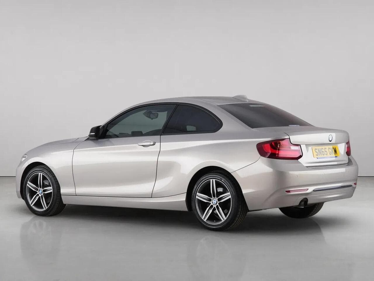 BMW 2 Series thumbnail Rear Left