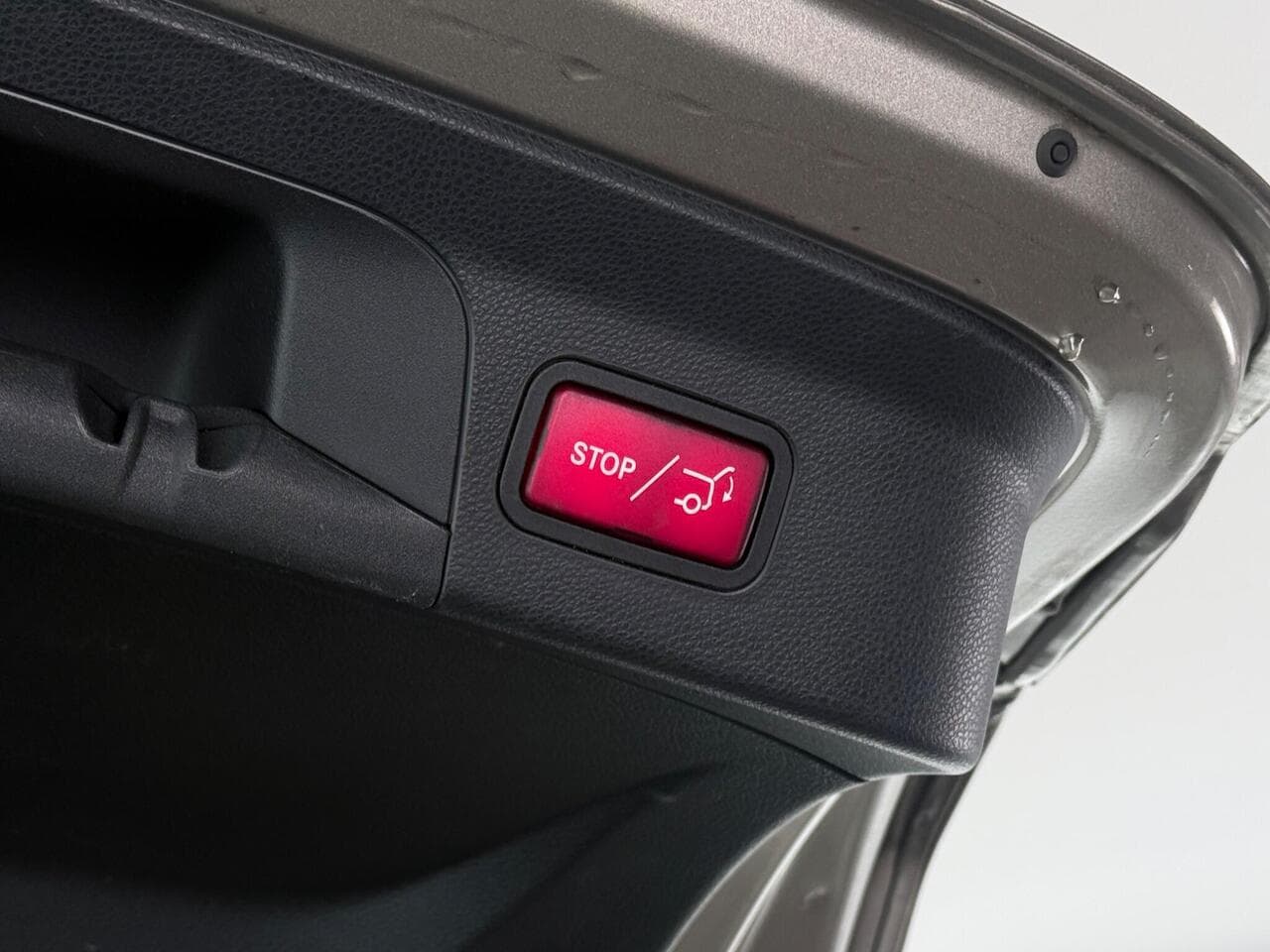 Mercedes-Benz GLC thumbnail Misc Controls